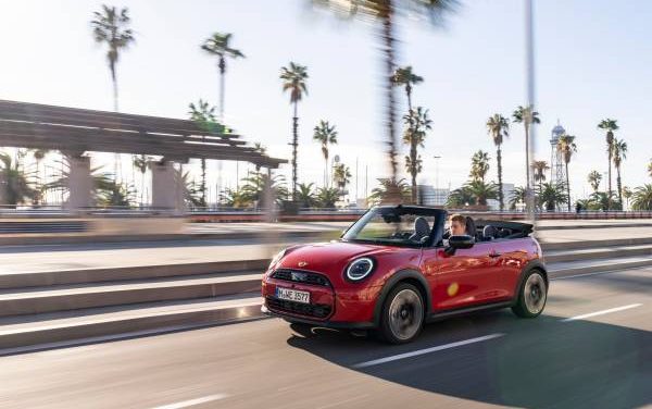 New MINI Cooper S Convertible Resmi Di India