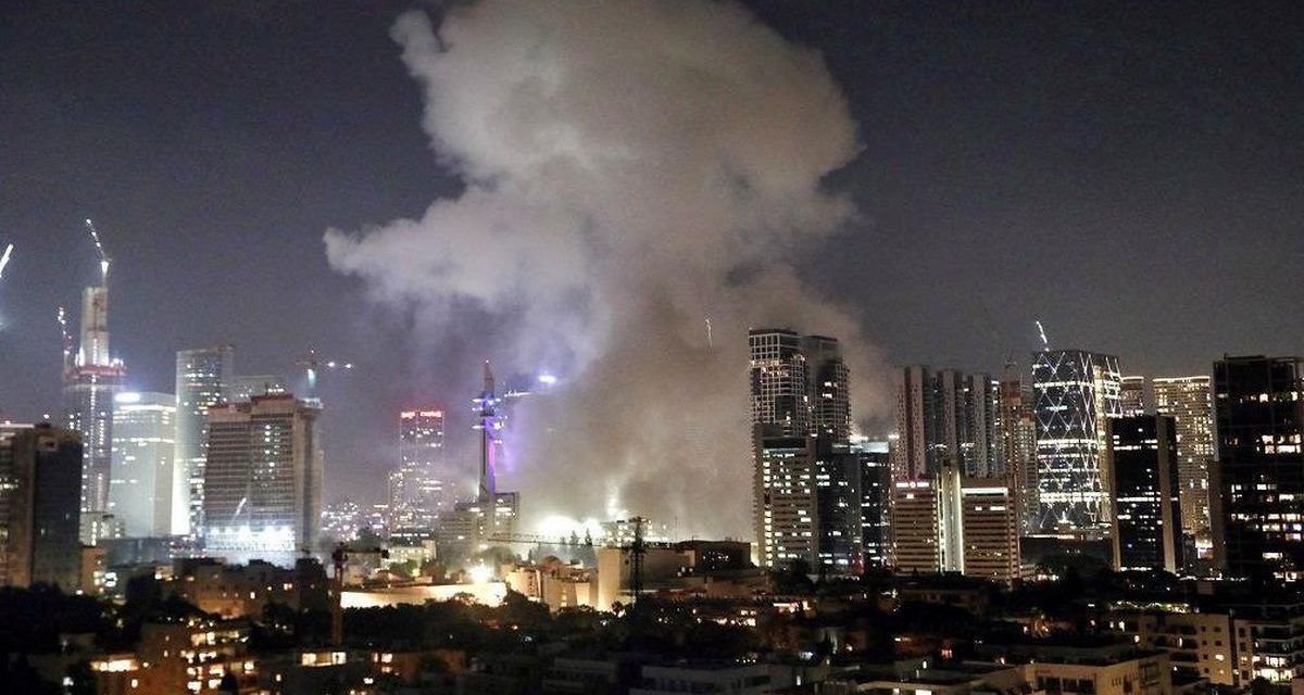 Iran Balas Tembakkan Rentetan Rudal Ke Israel