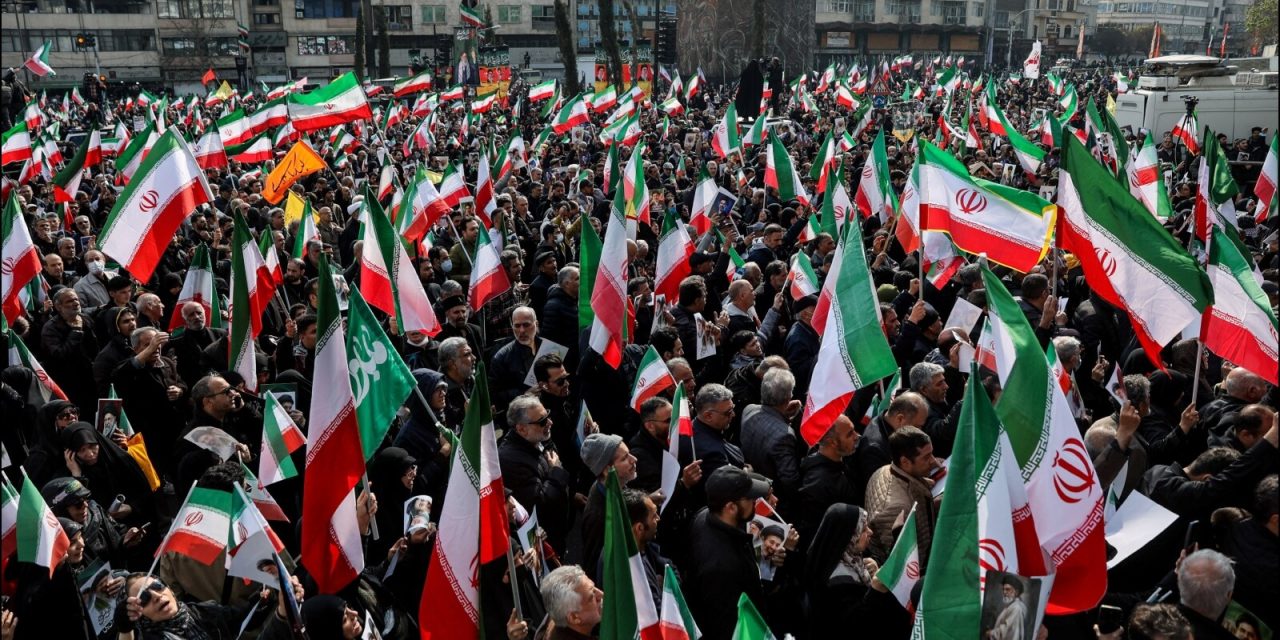 Warga Baghdad Dan Teheran Turun Rayakan Harapan Perdamaian