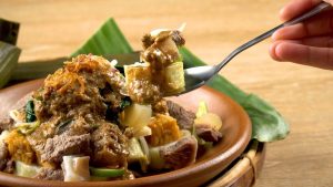 Rujak Cingur Surabaya: Kuliner Hidung Sapi Dengan Saus Petis