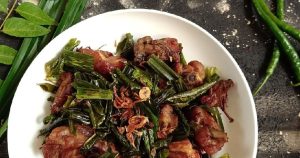 Ayam Tangkap Aceh: Ayam Goreng Unik Berbalut Daun Rempah