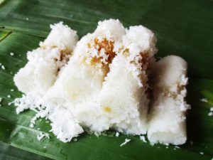Kue Putu Bambu Medan Beraroma Pandan Yang Autentik
