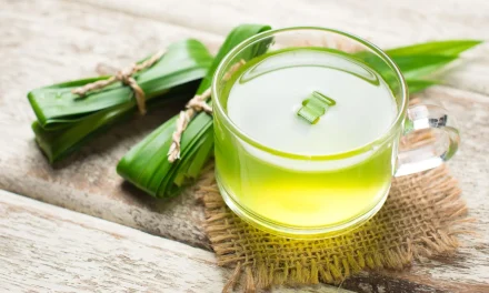 Teh Daun Pandan Hangat: Tren Minuman Penenang Stres