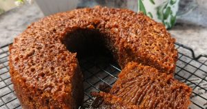 Mengenal Kue Sarang Semut: Kudapan Karamel Tepung Sagu