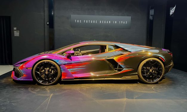 Lamborghini Revuelto Opera Unica Tampil Kustom Hand-Painted