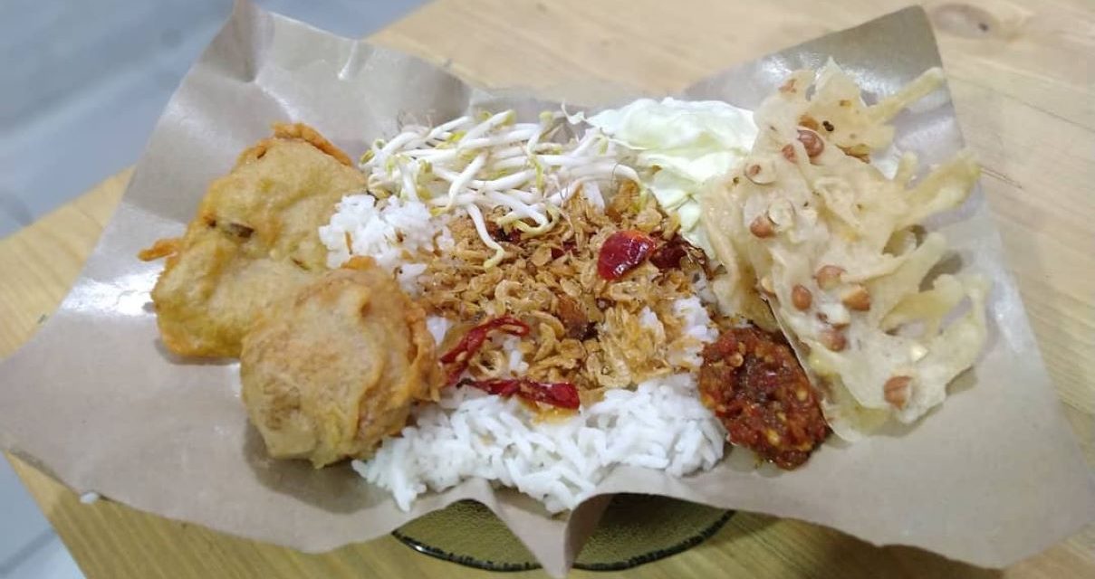 Menikmati Nasi Kasreng Khas Kuningan: Isi Rebon, Dan Tauge
