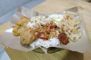 Menikmati Nasi Kasreng Khas Kuningan: Isi Rebon, Dan Tauge