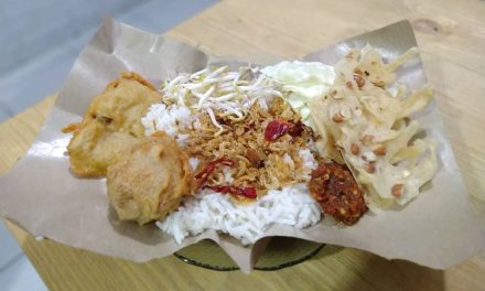 Menikmati Nasi Kasreng Khas Kuningan: Isi Rebon, Dan Tauge