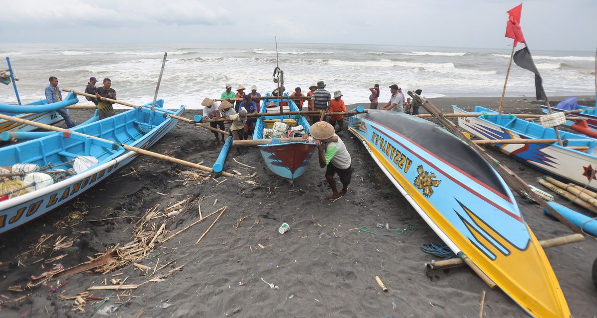 Siklon Tropis Berpindah, Otoritas Batasi Pelayaran Kapal Kecil